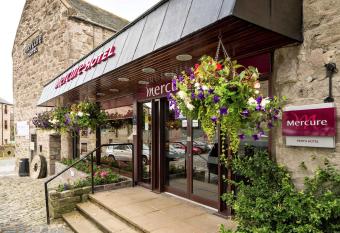 Mercure Perth Hotel allows 18 year olds to book a room