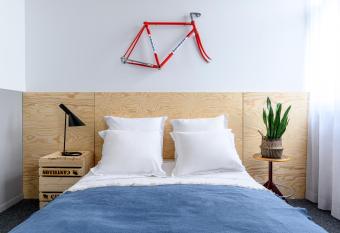 Hotel La Grande Cloche has Balcony rooms