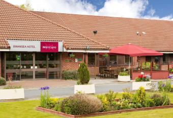 Mercure Swansea Hotel allows 18 year olds to book a room