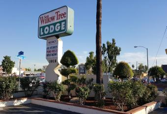 Willow Tree Lodge has Smoking rooms