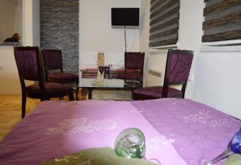 Villa Stanisic has Balcony rooms