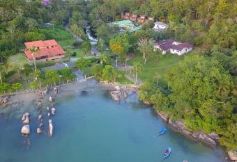 Pousada Nosso Bosque allows 18 year olds to book a room