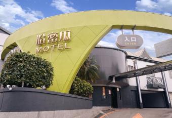 Guest Motel- Zhongli Branch allows 18 year olds to book a room
