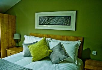 The Ugly Duckling allows 18 year olds to book a room