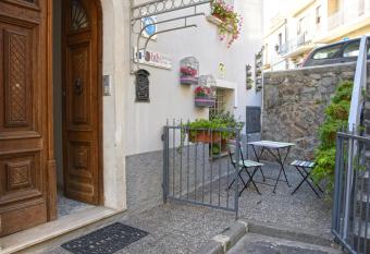 B&B Lamezia Terme has Balcony rooms