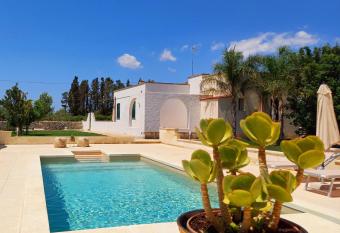 Villa Raffaella has Balcony rooms