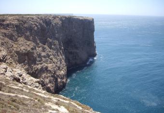 Bay View Apartment Albufeira allows 18 year olds to book a room
