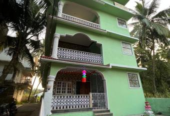 Morjim Guest House has Balcony rooms