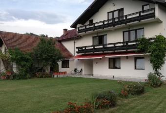 Apartments Kenedy has Balcony rooms