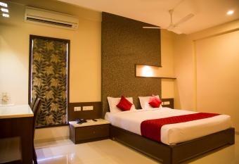 Hotel Sri Sakthi allows 18 year olds to book a room