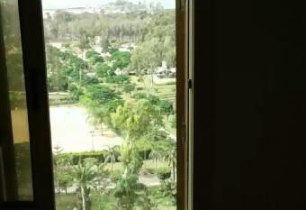 Mahdy Apartment has rooms with a private hot tub