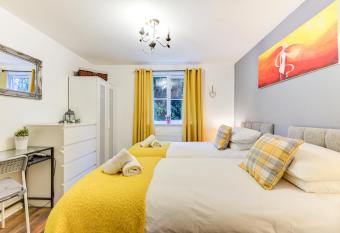 Comfortable GF Apartment sleeps up to 4 for contractors with private parking by Sussex Short Lets has Balcony rooms