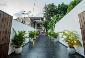 Villa Upper Dickson has Balcony rooms