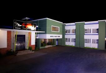 Hotel Vales Park allows 18 year olds to book a room