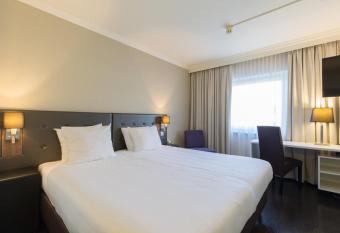 Thon Hotel Brussels Airport allows 18 year olds to book a room