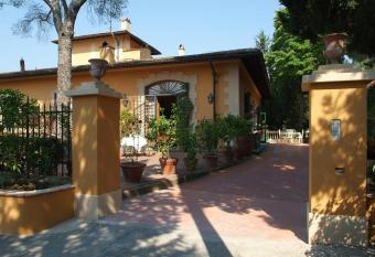 Villa Olimpia has Balcony rooms
