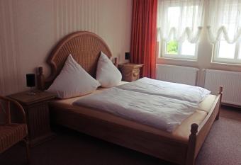 Altstadtpension allows 18 year olds to book a room