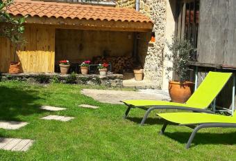 Le kaolin has Balcony rooms