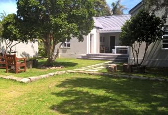 Hermanus Champagne Accommodation has Balcony rooms