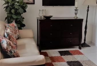 A Taste of Paradise - Vacation Rentals close to US Embassy & Restaurants allows 18 year olds to book a room