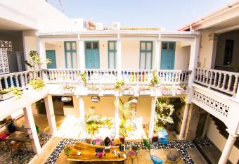 Rep  blica Hostel Cartagena allows 18 year olds to book a room