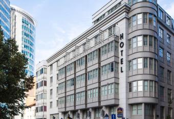 Hotel Best Western City Centre allows 18 year olds to book a room