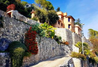La Residenza di Carolina allows 18 year olds to book a room