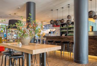 Holiday Inn Express Mechelen City Centre, an IHG Hotel allows 18 year olds to book a room