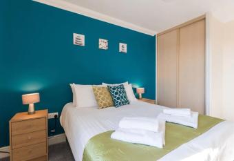 Godwin Court Apartments allows 18 year olds to book a room