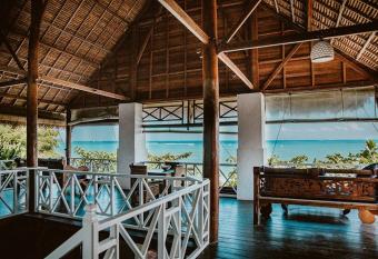 Kainalu Beach House allows 18 year olds to book a room