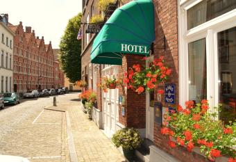 Hotel Fevery allows 18 year olds to book a room