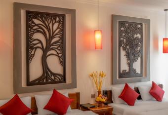 Angkor Rithy Boutique has rooms with a private hot tub