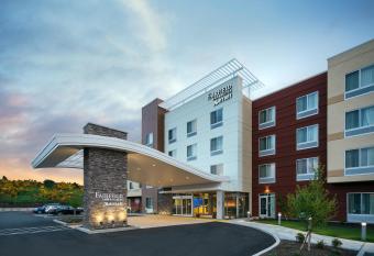 Fairfield Inn & Suites by Marriott Tacoma DuPont allows 18 year olds to book a room
