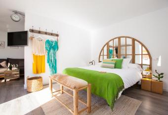 Lukanda Arenal allows 18 year olds to book a room