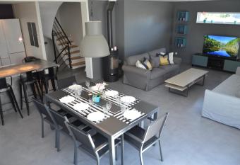 Gites Spa Strasbourg - Gite des fr  res has rooms with a private hot tub