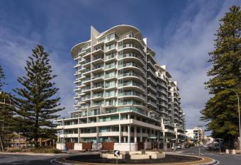 GlenelgApt has Balcony rooms