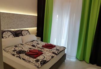 Laura Aristotelous Square Apartment allows 18 year olds to book a room