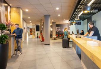 ibis Hotel Brussels off Grand Place allows 18 year olds to book a room