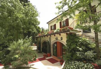 Hotel La Ginestra has Balcony rooms