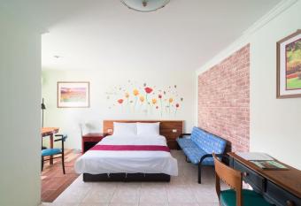 Tainan B&B Hall West Centra has Balcony rooms