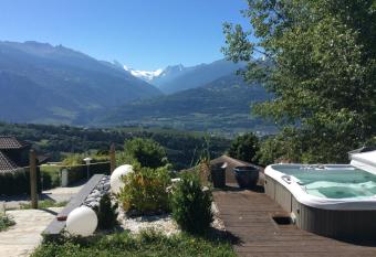 Chez Philippe has Balcony rooms