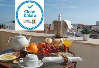 Suites Inn Lagos allows 18 year olds to book a room