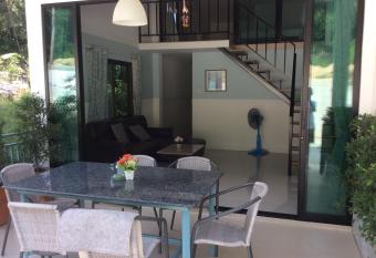 Blue Moon House has Balcony rooms