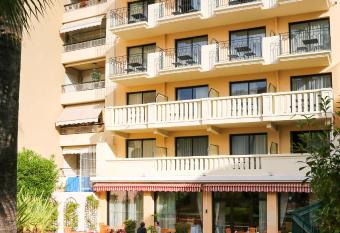 Sun Riviera Hotel allows 18 year olds to book a room