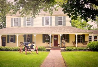Hodge Podge Lodge has Balcony rooms