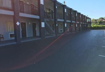 Fulton Inn allows 18 year olds to book a room