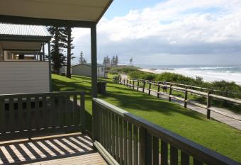 Bulli Beach Tourist Park has Balcony rooms