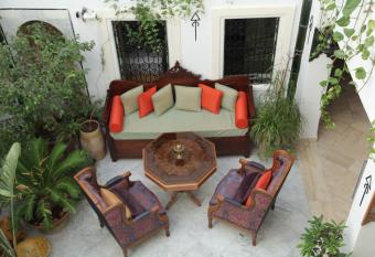 El Patio Courtyard House allows 18 year olds to book a room