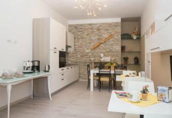 Affittacamere Cecco Rooms has Balcony rooms