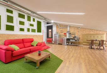 Tomate Rooms allows 18 year olds to book a room